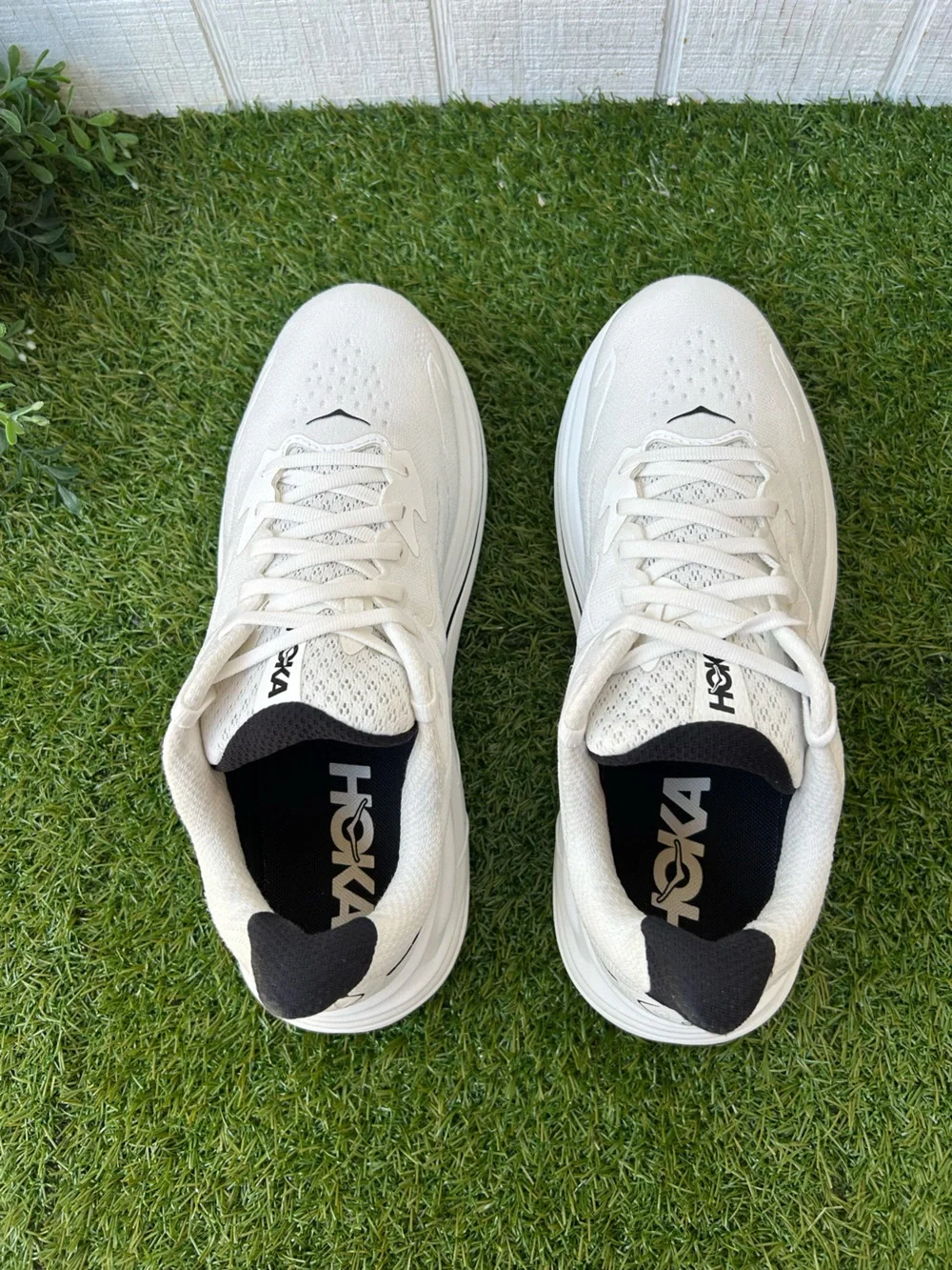 Hoka Clifton 10 Men Running Shoes White/Black US 8D women 9.5 unisex gently used